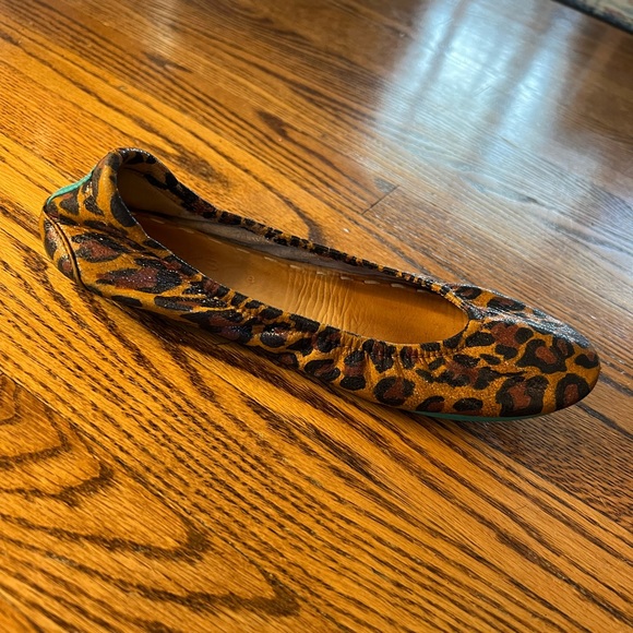Beautiful leopard 8 Tieks, rehabbed! In great condition, see pics for details! - Picture 10 of 12